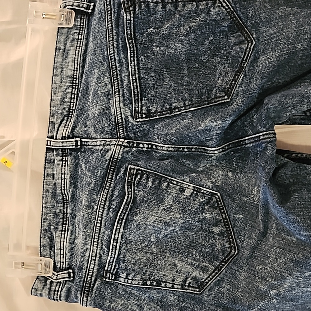 Divided acid washed, distressed skinny jeans Jr's sz 10 - Picture 3 of 10
